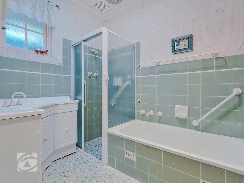 15 Heather Drive, Ridgehaven SA 5097