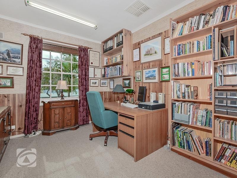 15 Heather Drive, Ridgehaven SA 5097