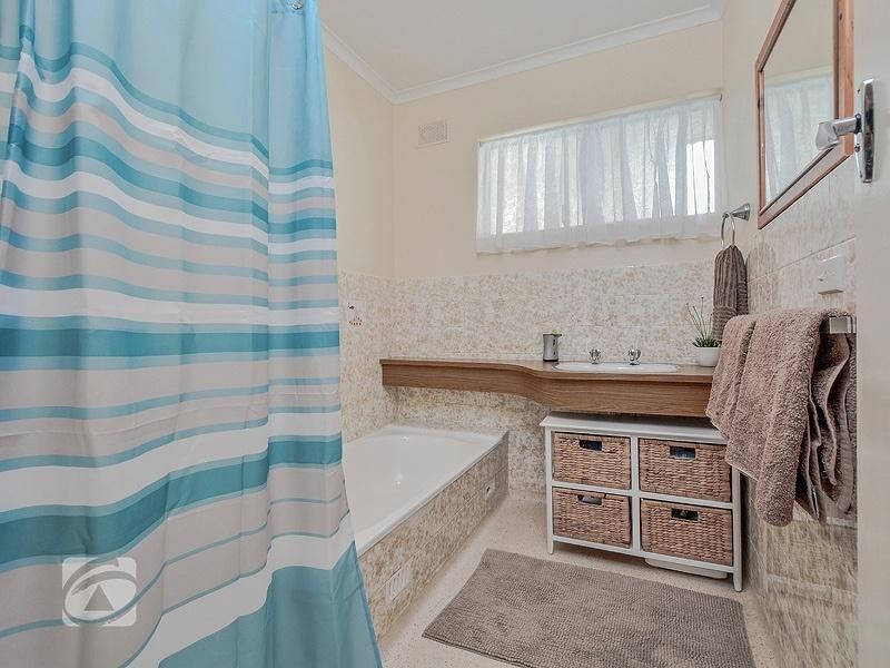 28 Hilltop Avenue, Ridgehaven SA 5097