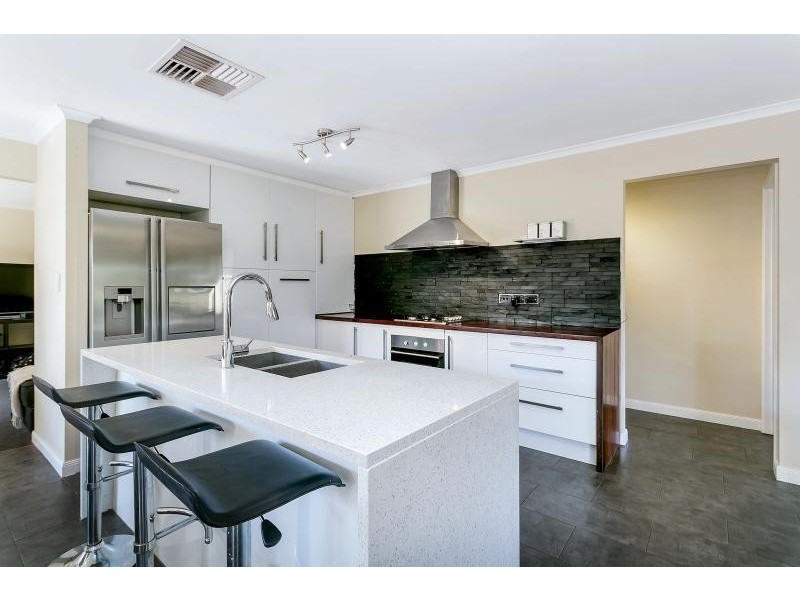 156 President Avenue, Andrews Farm SA 5114