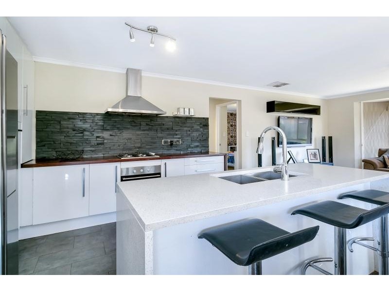 156 President Avenue, Andrews Farm SA 5114