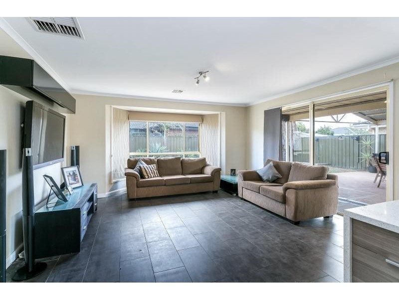 156 President Avenue, Andrews Farm SA 5114