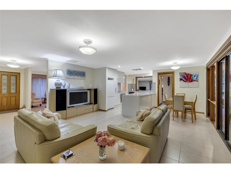 1 Maxwell Court, Wynn Vale SA 5127