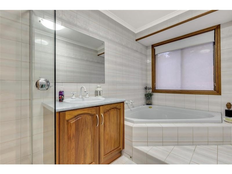 1 Maxwell Court, Wynn Vale SA 5127