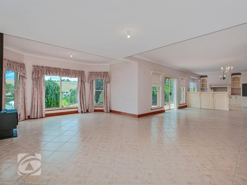 8 Huntingdale Court, Greenwith SA 5125