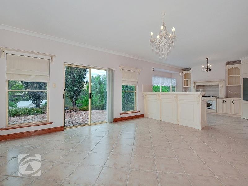 8 Huntingdale Court, Greenwith SA 5125