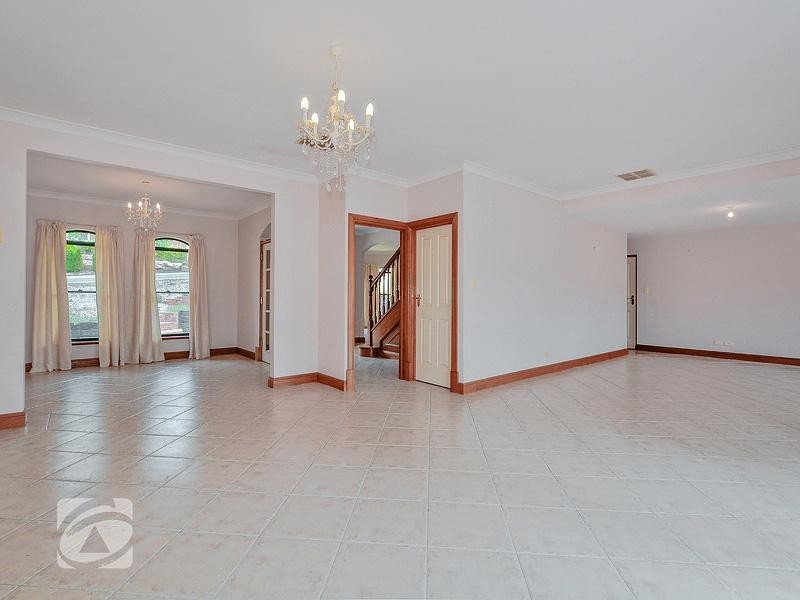 8 Huntingdale Court, Greenwith SA 5125