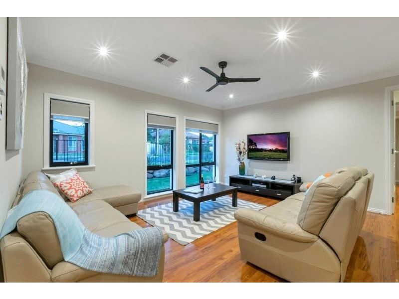 1a Sapphire Crescent, Highbury SA 5089