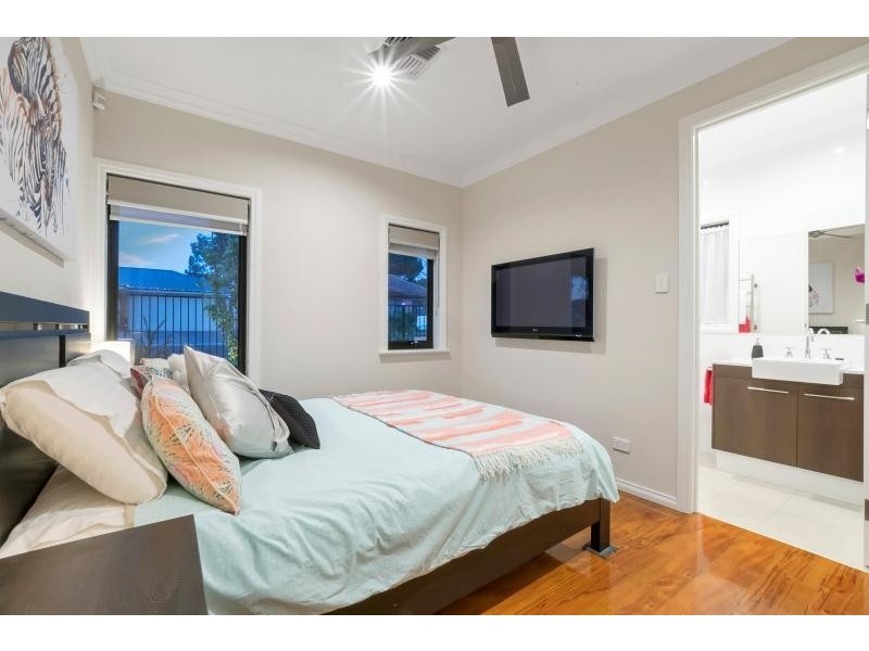 1a Sapphire Crescent, Highbury SA 5089