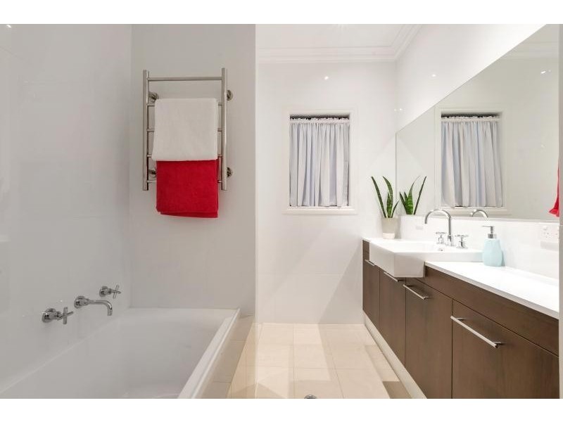 1a Sapphire Crescent, Highbury SA 5089