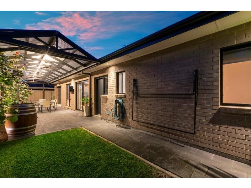 1a Sapphire Crescent, Highbury SA 5089