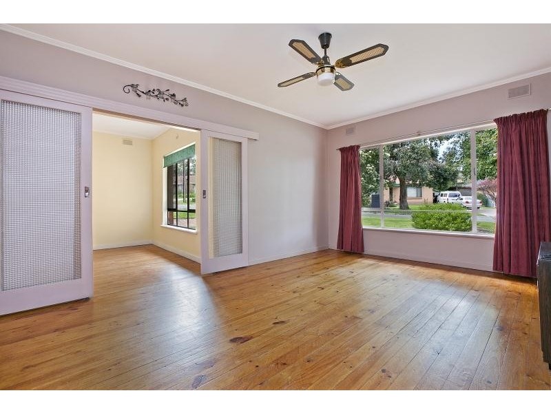 10 Linton Street, Banksia Park SA 5091