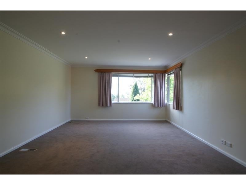 6 Warren Place, Chifley ACT 2606