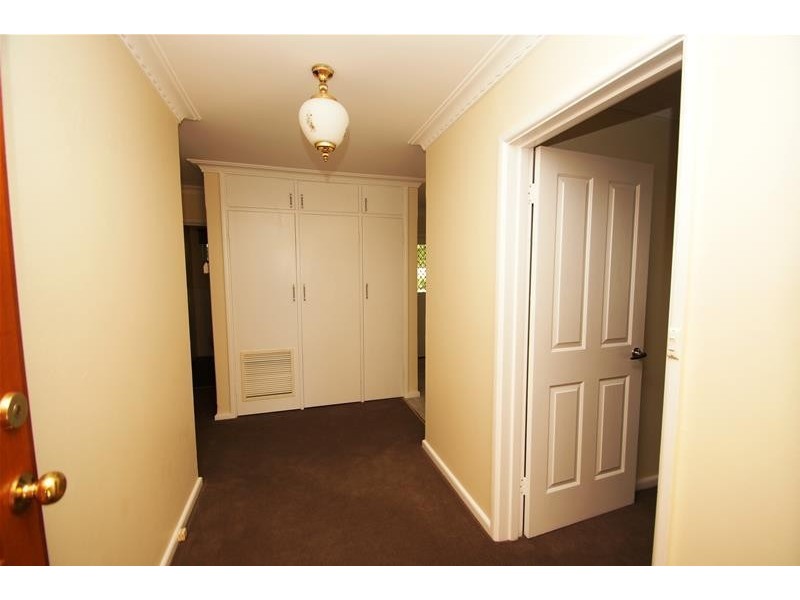 6 Warren Place, Chifley ACT 2606