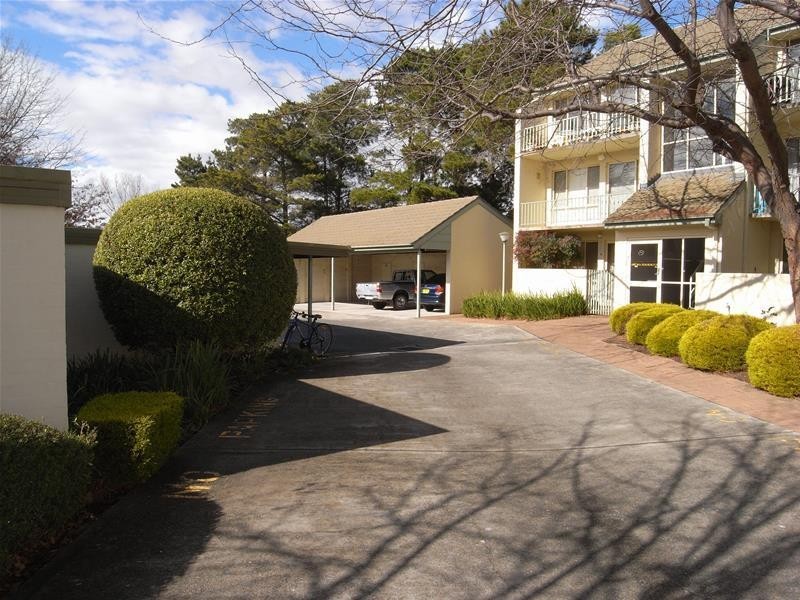 8/4 Antis  Street, Phillip ACT 2606