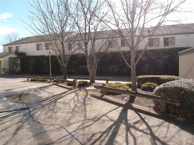 8/4 Antis  Street, Phillip ACT 2606