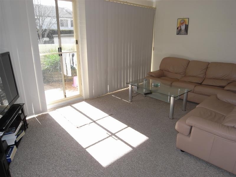 8/4 Antis  Street, Phillip ACT 2606