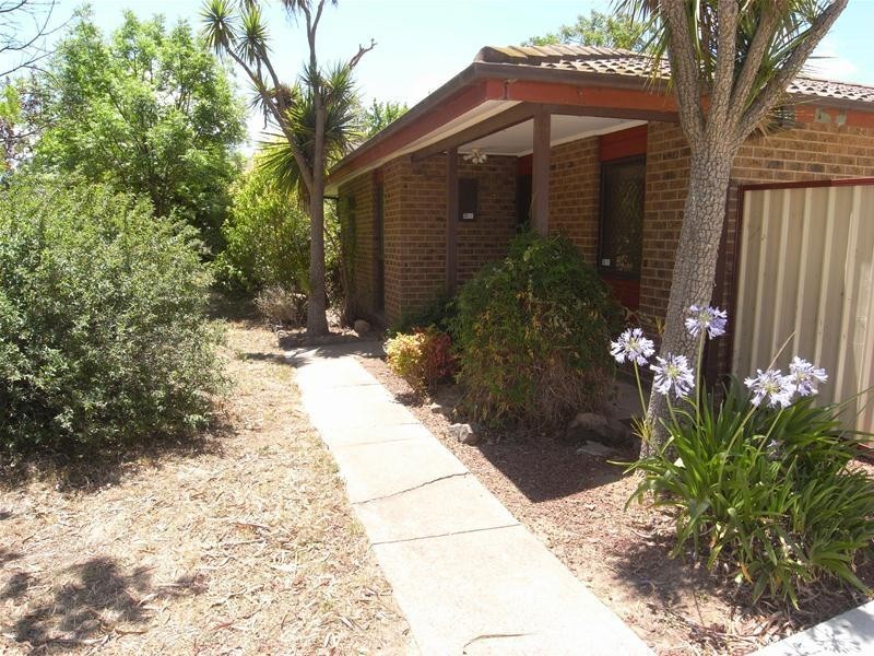 13 Neville Place, Latham ACT 2615