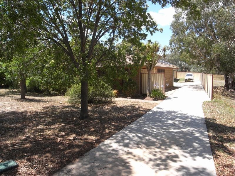 13 Neville Place, Latham ACT 2615