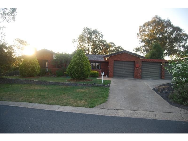 12 Bouchard Place, Fadden ACT 2904