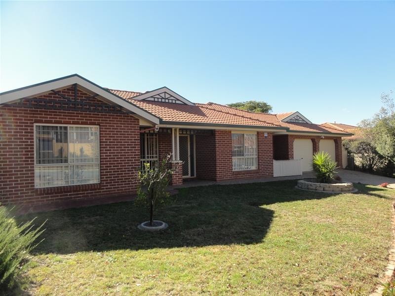 10 Burrumarra Avenue, Ngunnawal ACT 2913