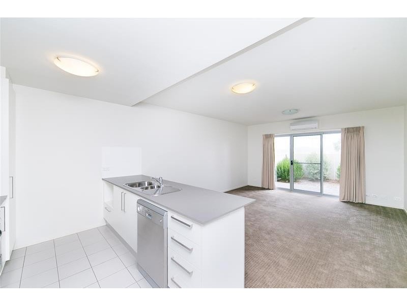 90/311 Flemington Road, Franklin ACT 2913