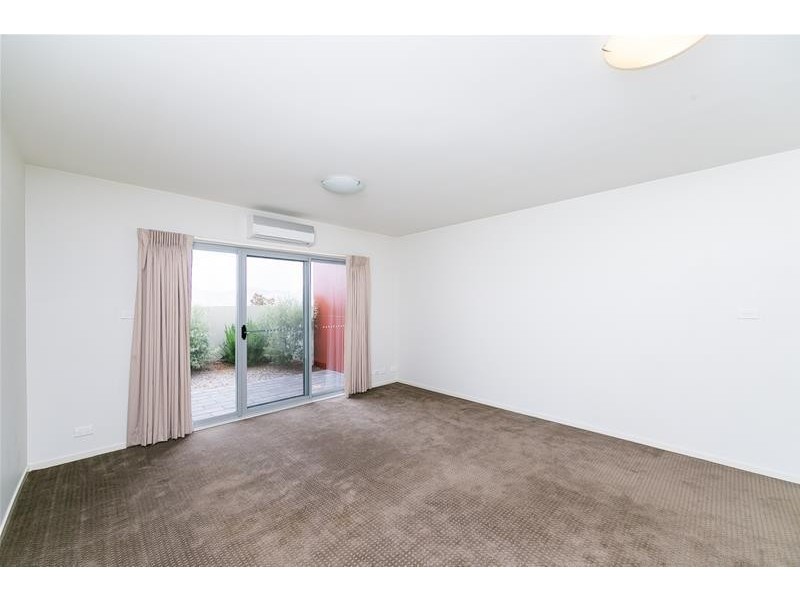 90/311 Flemington Road, Franklin ACT 2913