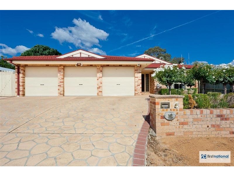 12 Darmody Place, Jerrabomberra NSW 2619