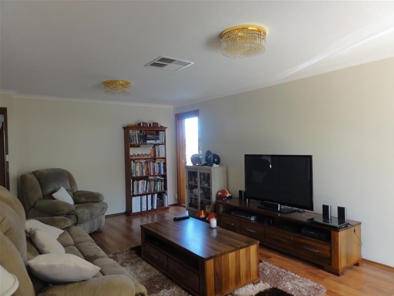 5 Samuels Crescent, Ngunnawal ACT 2913