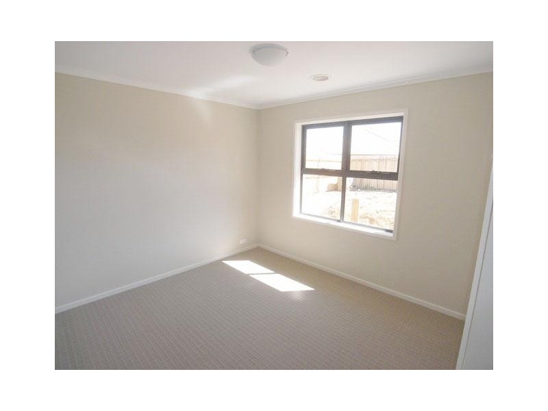 4 Keaney Street, Macgregor ACT 2615