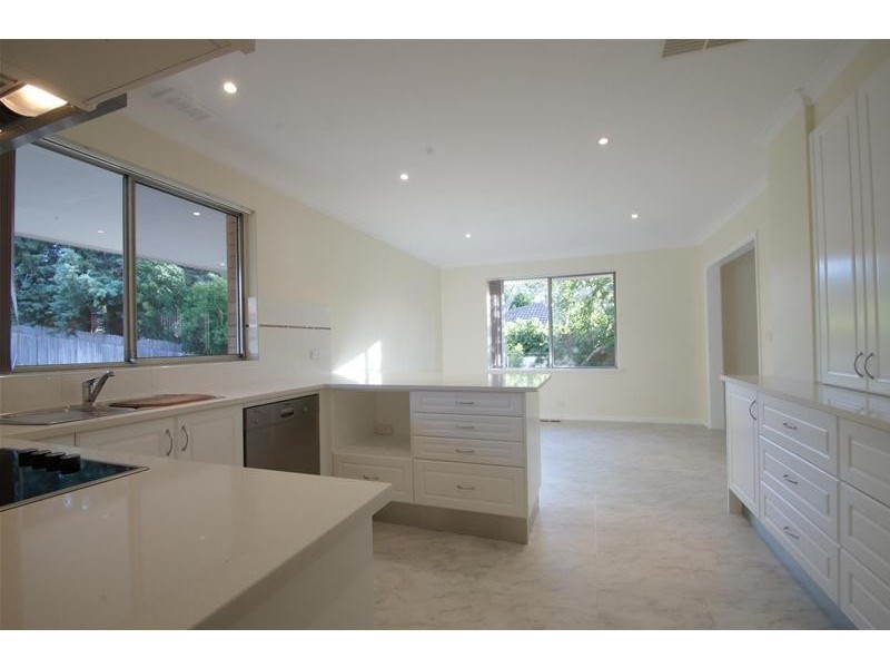 6 Warren Place, Chifley ACT 2606