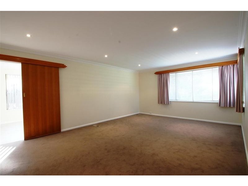 6 Warren Place, Chifley ACT 2606