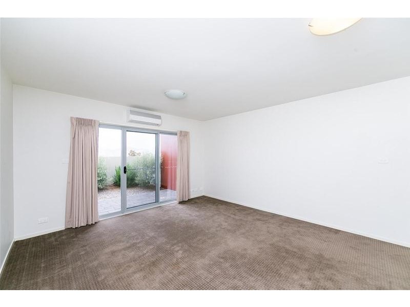 90/311 Flemington Road, Franklin ACT 2913