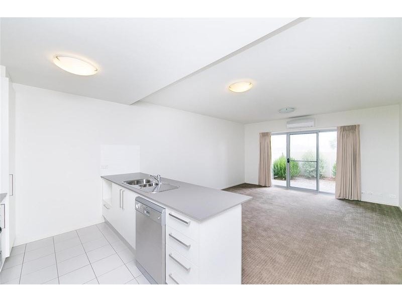 90/311 Flemington Road, Franklin ACT 2913