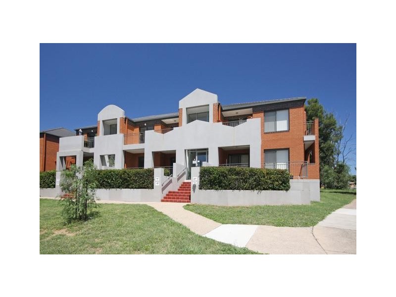 4/2 Namatjira Drive, Weston ACT 2611