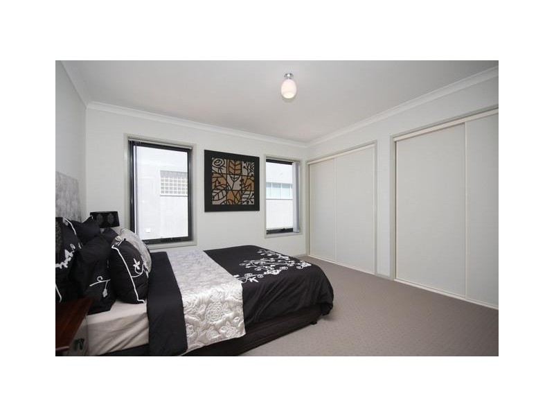 4/2 Namatjira Drive, Weston ACT 2611