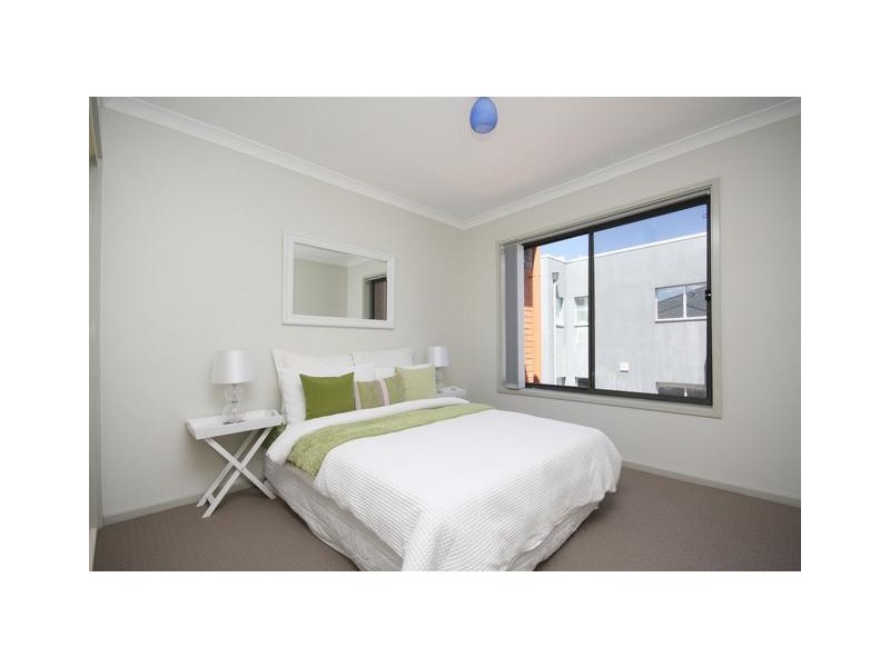 4/2 Namatjira Drive, Weston ACT 2611