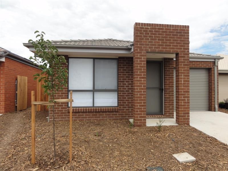 30 Hilda Kincaid Crescent, Macgregor ACT 2615