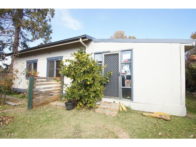 18 Marlee  Place, Narrabundah ACT 2604