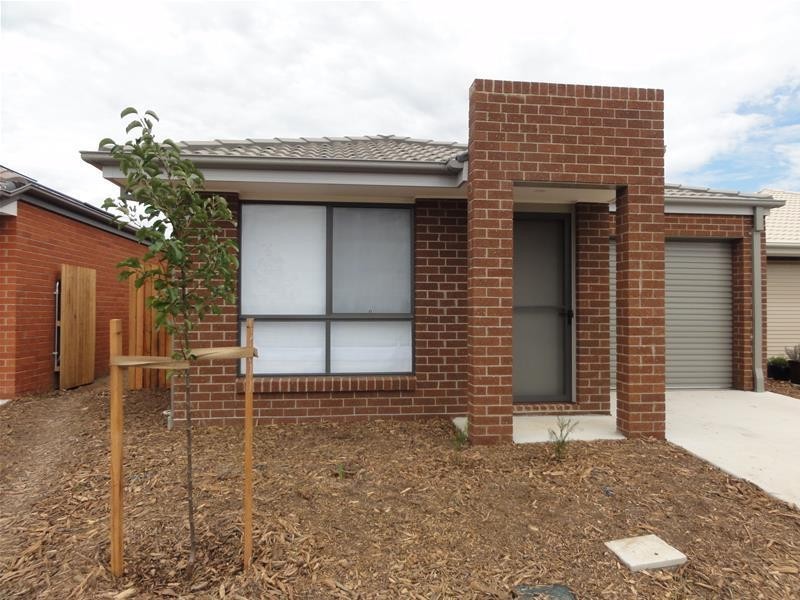 30 Hilda Kincaid Crescent, Macgregor ACT 2615