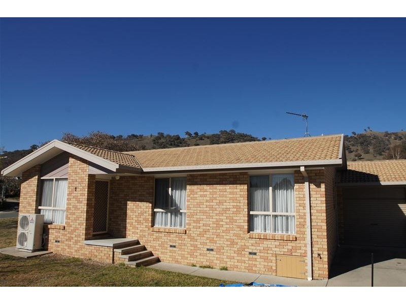 2/1 Stead Place, Banks ACT 2906