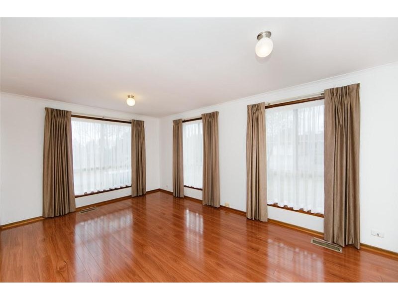 2/1 Stead Place, Banks ACT 2906