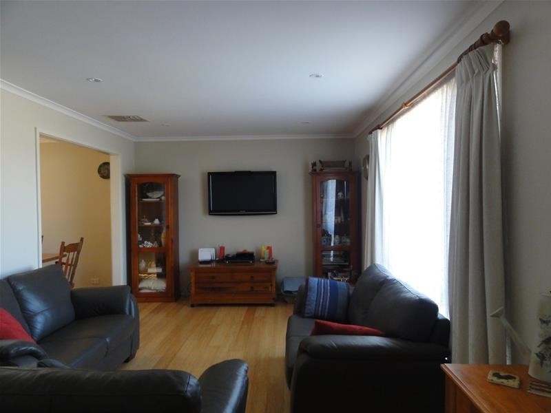 2 Meymott Place, Latham ACT 2615