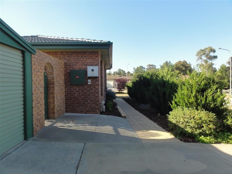 2 Meymott Place, Latham ACT 2615