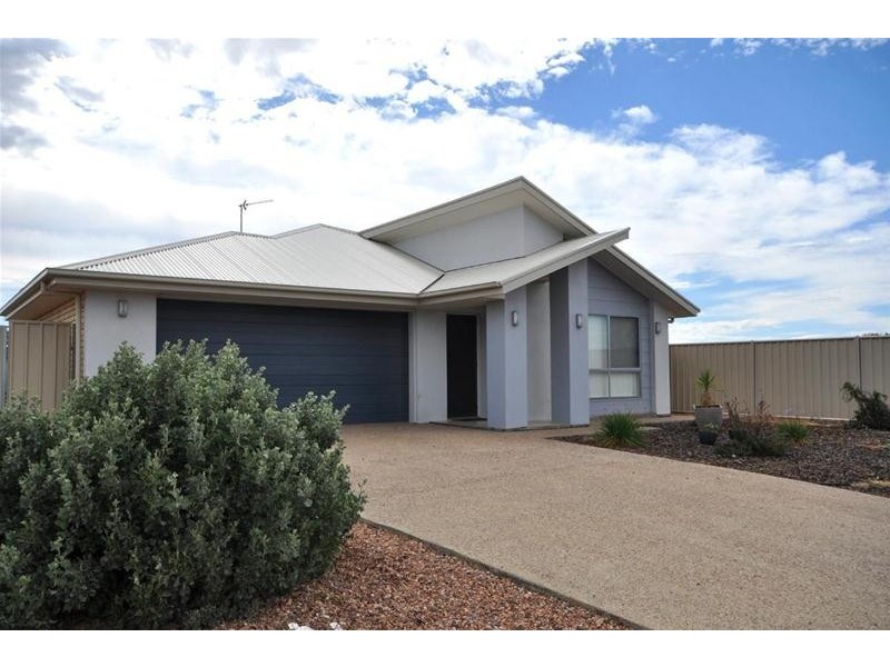 5 Averis Court, Stirling North SA 5710