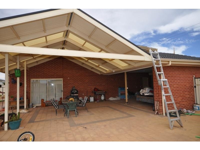 1 McConnal Road, Stirling North SA 5710