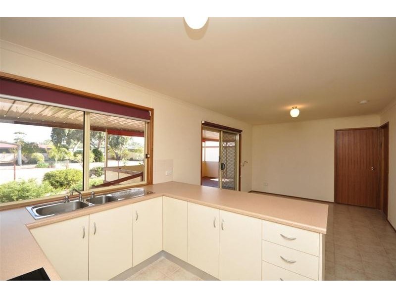 11 Woolundunga Avenue, Stirling North SA 5710