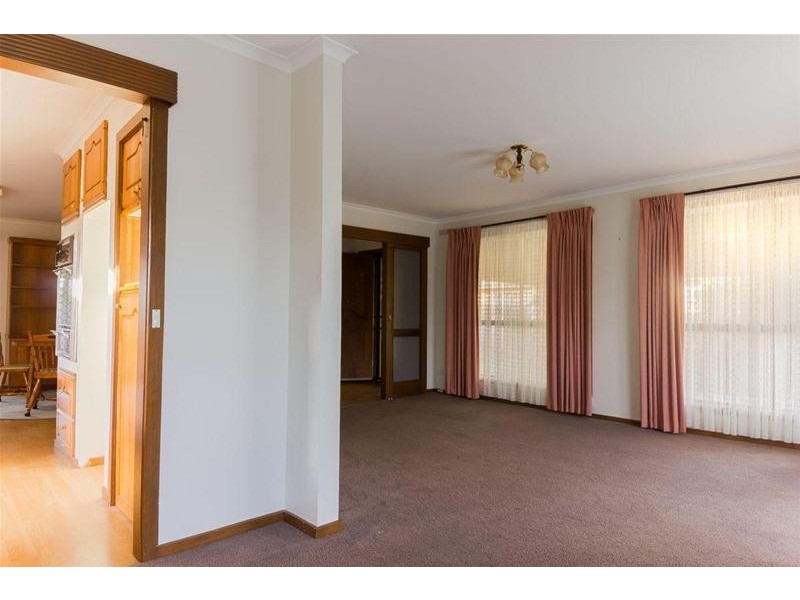 14 ELLERKER Avenue, Ararat VIC 3377