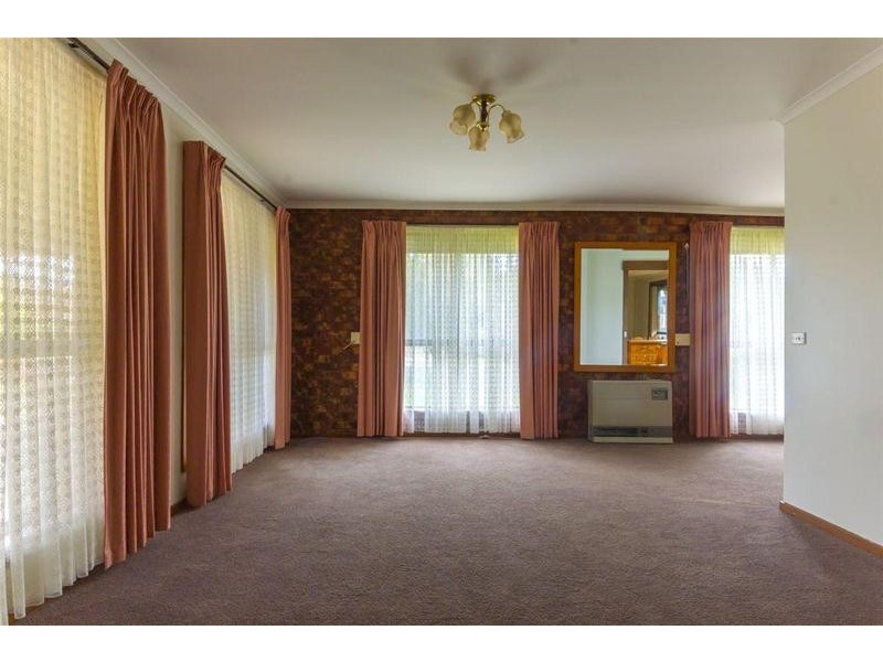 14 ELLERKER Avenue, Ararat VIC 3377