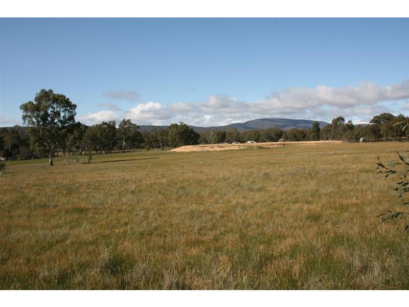 8 Section 2 Hudswell Road, Landsborough VIC 3384